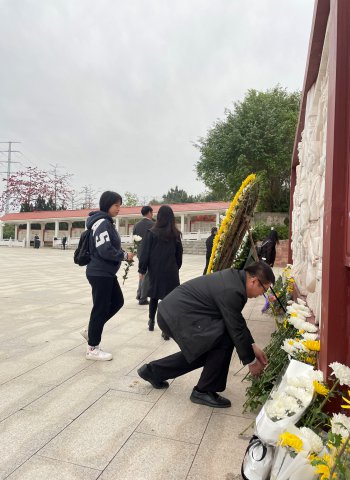 清明祭英烈 走好前行路 ——永利集团3044集团党总支开展