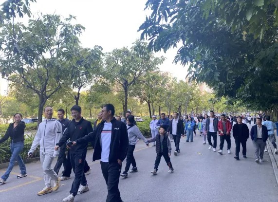 健步飞扬 活力绽放—集团公司工会举办健步走活
